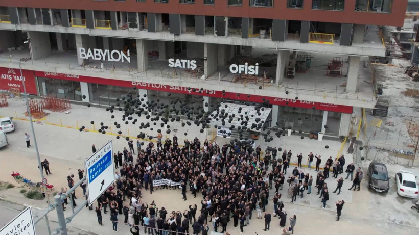 Binlerce mağdur gökyüzüne siyah balon bıraktı - Resim: 5