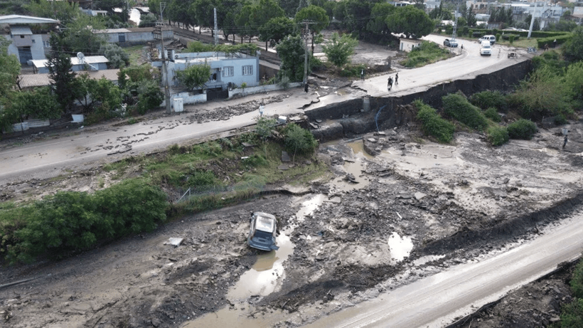 Hatay'da heyelan faciası: Otoyol kapandı - Resim: 2