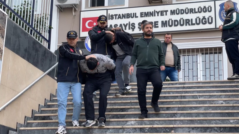 Beşiktaş'ta sarı yelek ve baret takarak inşaatlardan hırsızlık yapan şüpheliler yakalandı - Resim : 1