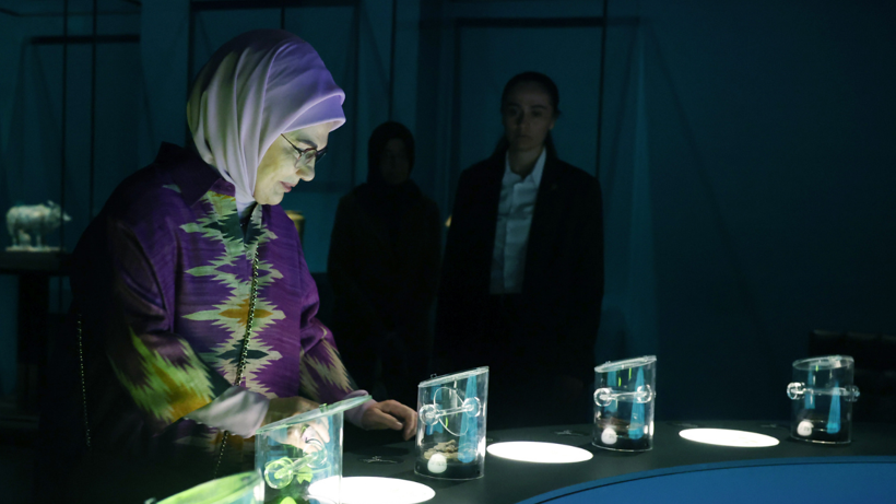 Emine Erdoğan, Katar'da İslam Eserleri Müzesi'ni ziyaret etti - Resim: 2
