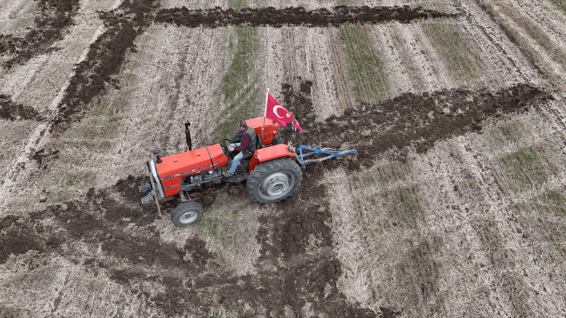 Kırklarelili çiftçi tarlasına pullukla "Cumhuriyet 102 yaşında" yazdı - Resim: 2