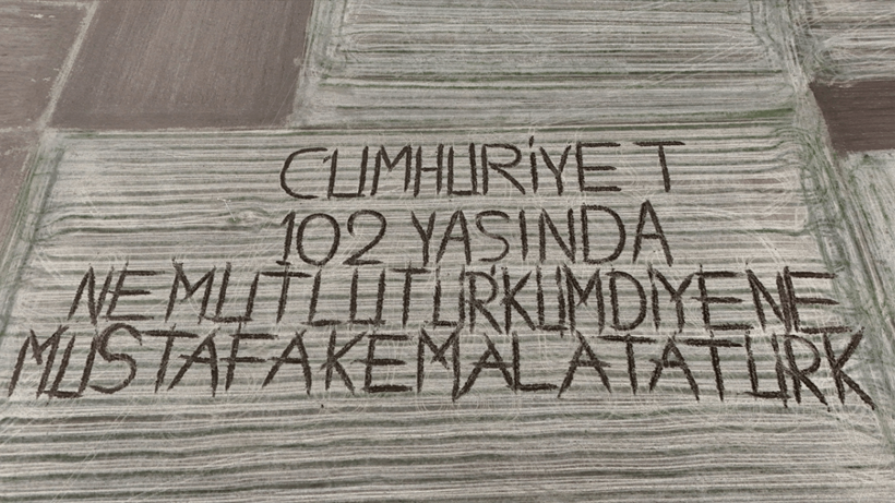 Kırklarelili çiftçi tarlasına pullukla "Cumhuriyet 102 yaşında" yazdı - Resim: 3