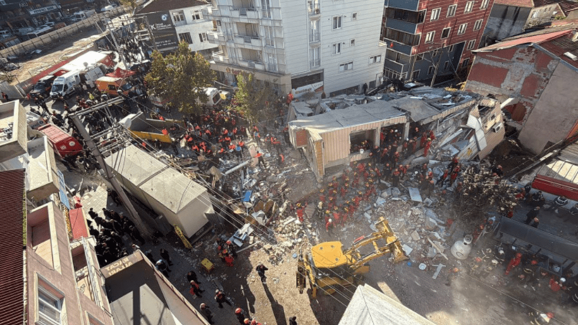 Kocaeli'de 7 katlı bina çöktü: Arama kurtarma çalışması sürüyor - Resim : 1