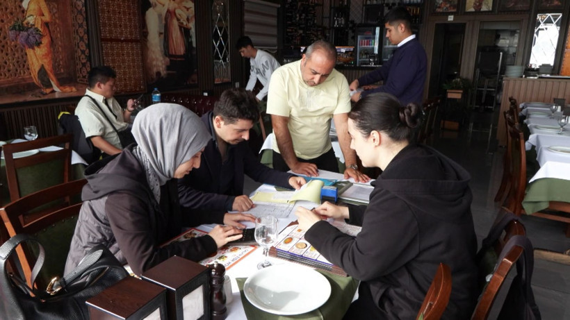 Beyoğlu'nda 4 turistin 59 bin lira hesap ödediği restoranda denetim - Resim: 2