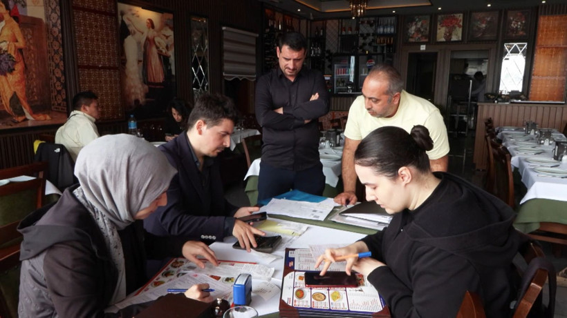 Beyoğlu'nda 4 turistin 59 bin lira hesap ödediği restoranda denetim - Resim: 6