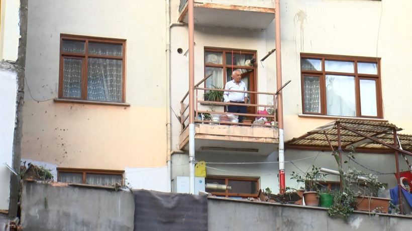 Zeytinburnu'nda bir binadaki yıkım nedeniyle bitişikteki apartmanda hasar oluştu - Resim: 6