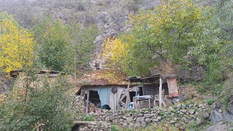 Amasya'da defineciler Ferhat Dağı'nı 15 metre kazdı - Resim: 2