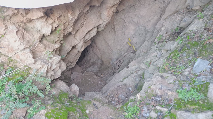 Amasya'da defineciler Ferhat Dağı'nı 15 metre kazdı - Resim: 1