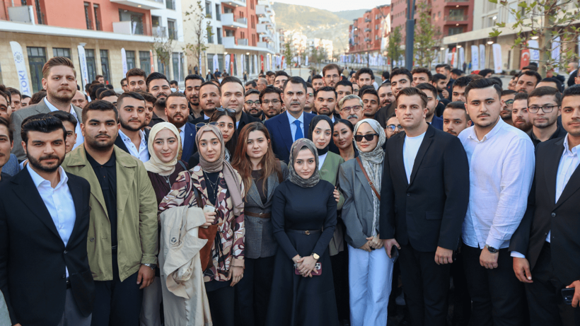 Bakan Kurum, genç mühendis ve mimarlara Hatay’da asrın inşasını anlattı: Bu size hayat tecrübesi katacak - Resim: 7