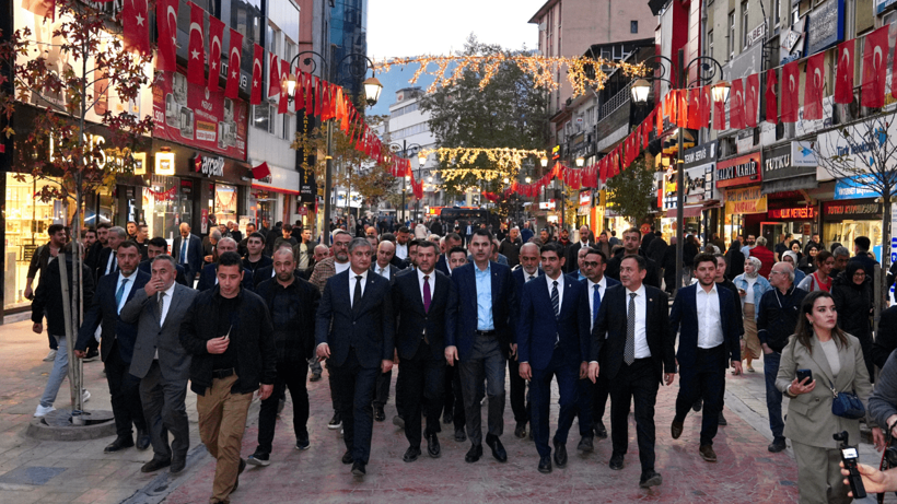 Köyünü alevlere teslim etmek istememişti! Yeni evlerinin temelini Bakan Kurum'la birlikte attı - Resim : 1