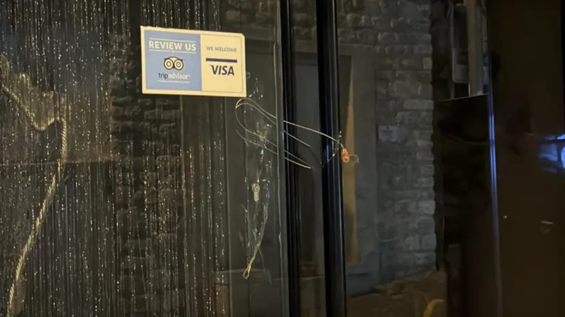 Böcek ailesinden üç kişinin ölümü: Otel mühürlendi, bugün bir kişi daha fenalaştı - Resim: 4