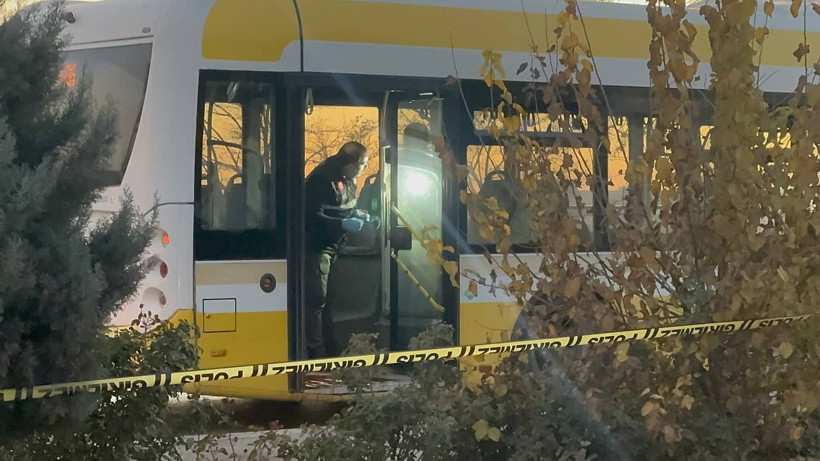 Belediye otobüsünde, eşinin gözü önünde bıçaklandı - Resim: 2