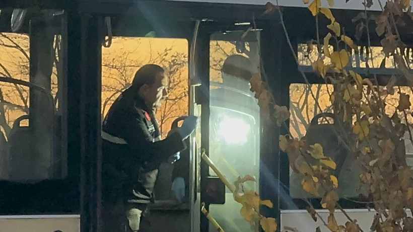 Belediye otobüsünde, eşinin gözü önünde bıçaklandı - Resim: 6