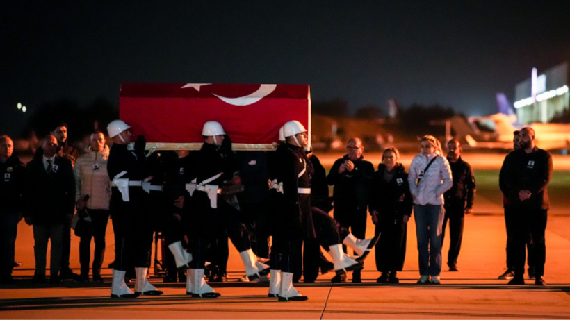 Şehit Pilot Hasan Bahar'ın naaşı İstanbul'a getirildi - Resim : 1