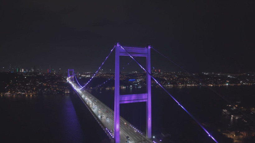 FSM Köprüsü 'Dünya Prematüre Günü' kapsamında mor ışıklarla aydınlatıldı - Resim: 3