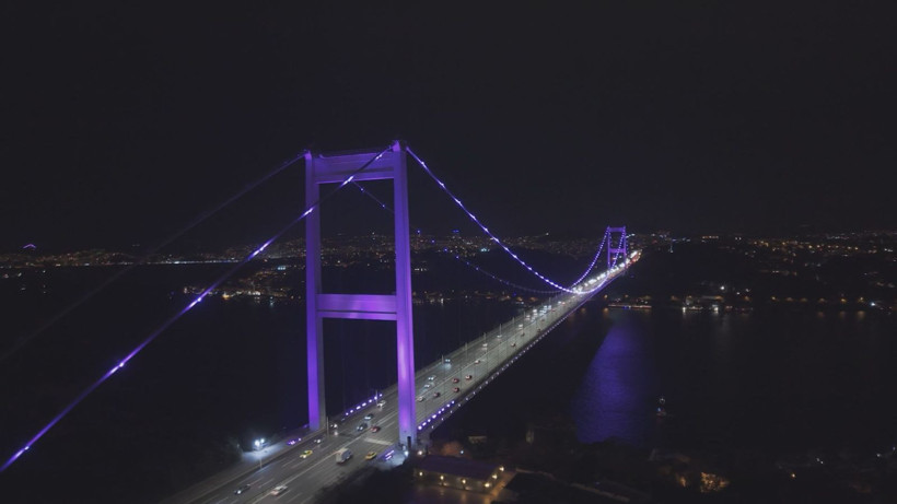 FSM Köprüsü 'Dünya Prematüre Günü' kapsamında mor ışıklarla aydınlatıldı - Resim: 2