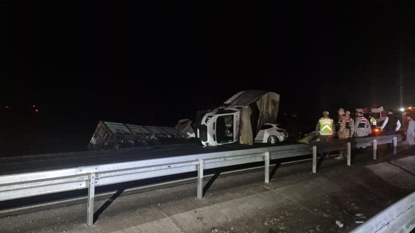 Diyarbakır’da 5 aracın karıştığı zincirleme kaza: 5 ölü, 13 yaralı - Resim: 6