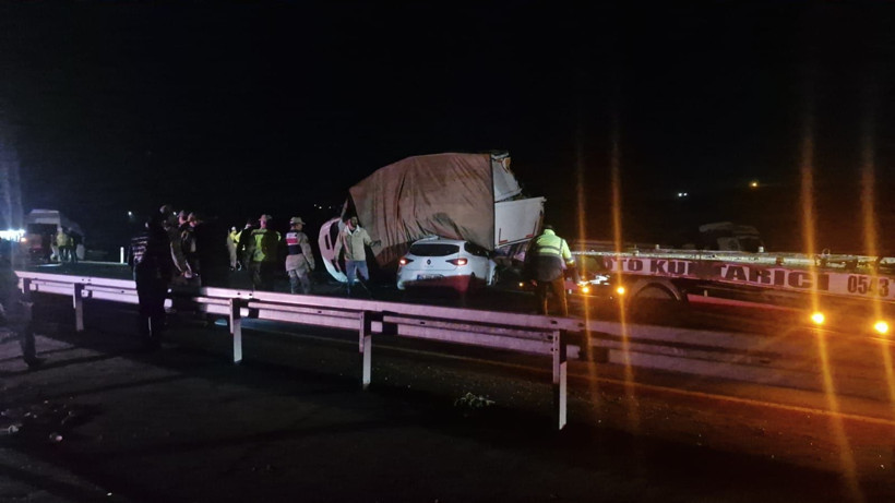 Diyarbakır’da 5 aracın karıştığı zincirleme kaza: 5 ölü, 13 yaralı - Resim: 7