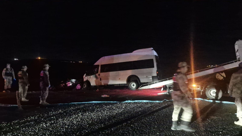 Diyarbakır’da 5 aracın karıştığı zincirleme kaza: 5 ölü, 13 yaralı - Resim: 5
