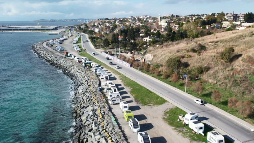Beylikdüzü'nde sahil şeridi karavan parkına döndü; mahalleli tepkili - Resim: 3