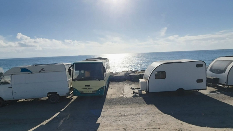 Beylikdüzü'nde sahil şeridi karavan parkına döndü; mahalleli tepkili - Resim: 9