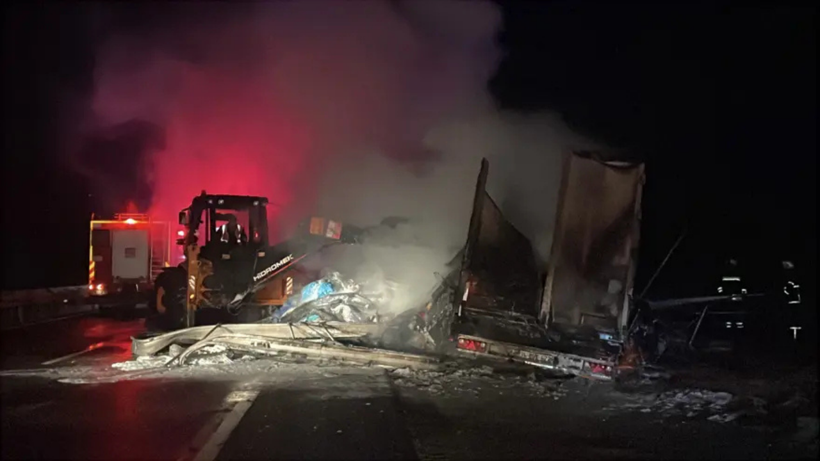 Bolu’da tır yandı, D-100’de trafik durdu - Resim: 4