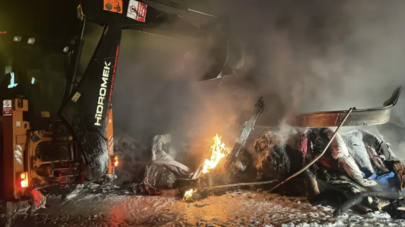 Bolu’da tır yandı, D-100’de trafik durdu - Resim: 2