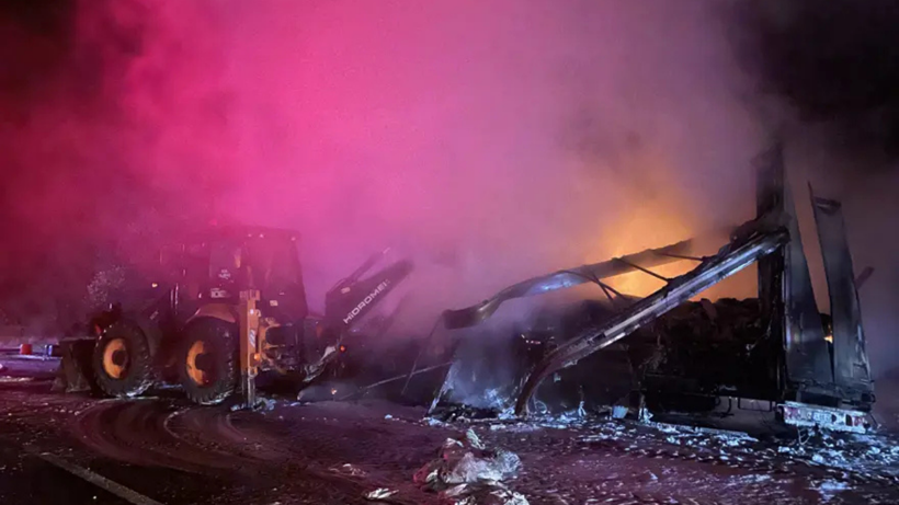 Bolu’da tır yandı, D-100’de trafik durdu - Resim: 1