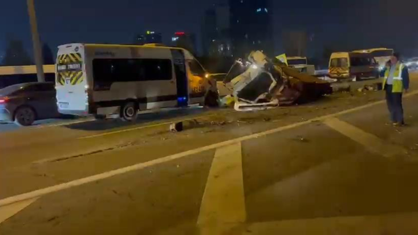 Bağcılar TEM Otoyolu’nda zincirleme kaza: Trafik durma noktasına geldi - Resim : 1