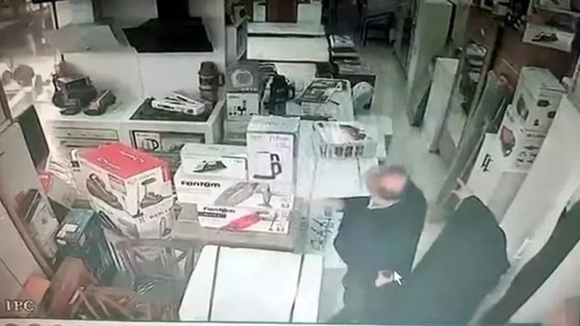 Dikkat dağıtıp saç düzleştiriciyi çarşafa sarıp çaldılar - Resim: 3