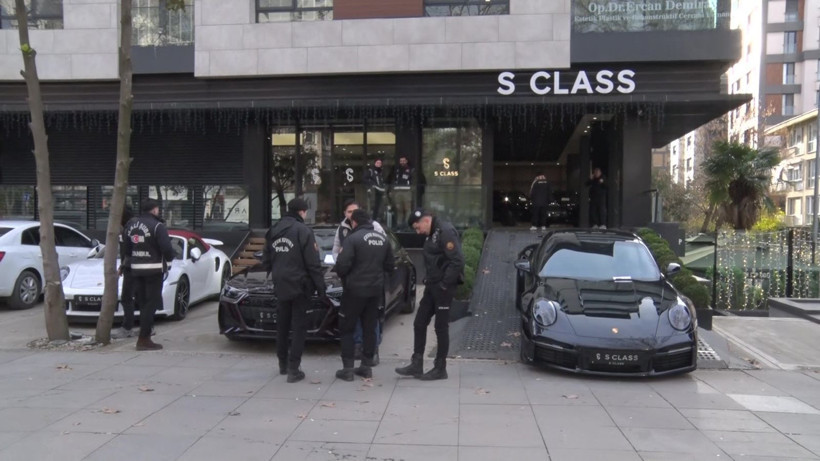 Kadıköy’de milyarlık vurgun iddiası sonrası lüks otomobil galerisine operasyon - Resim: 6