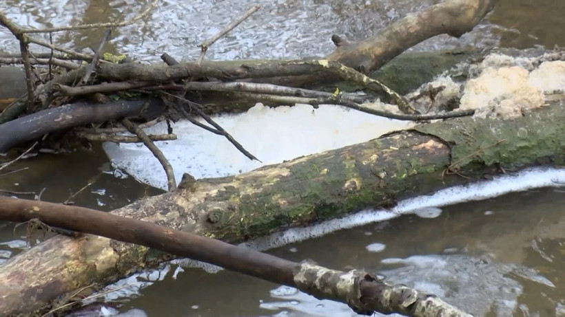 Ömerli Barajı’nda korkutan görüntü! Kırmızı ve köpüklü su alarm verdi - Resim: 3