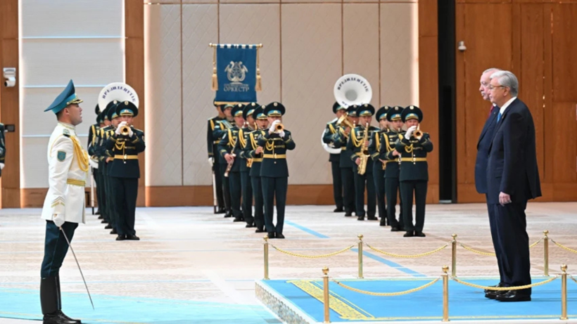 Cumhurbaşkanı Erdoğan Kazakistan'da: Bağımsızlık Sarayı'nda resmi törenle karşılandı - Resim : 1