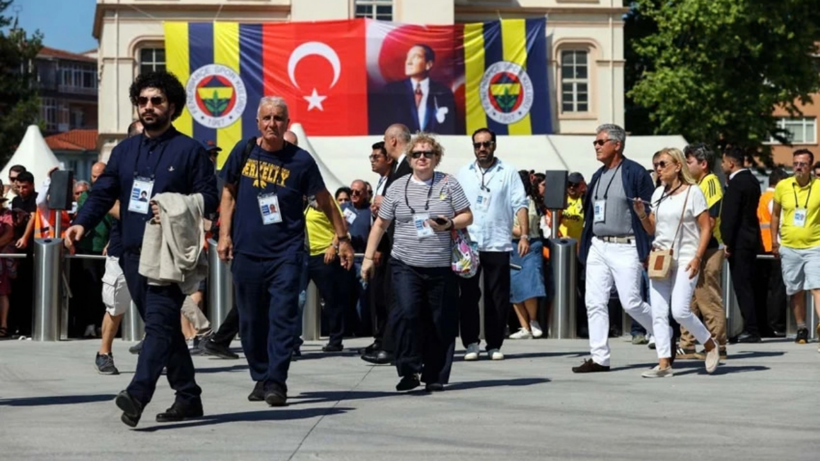 Fenerbahçe yeni başkanını seçiyor! Aziz Yıldırım mı, Hakan Safi mi? Oy verme işlemi başladı - Resim : 2
