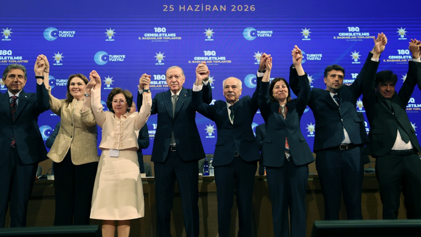 Cumhurbaşkanı Erdoğan: Siyaset tepeden bakma yeri değildir - Resim : 2
