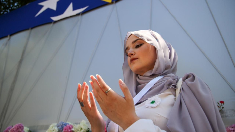 Srebrenitsa katliamının kurbanları Potoçari'ye uğurlandı - Resim: 11