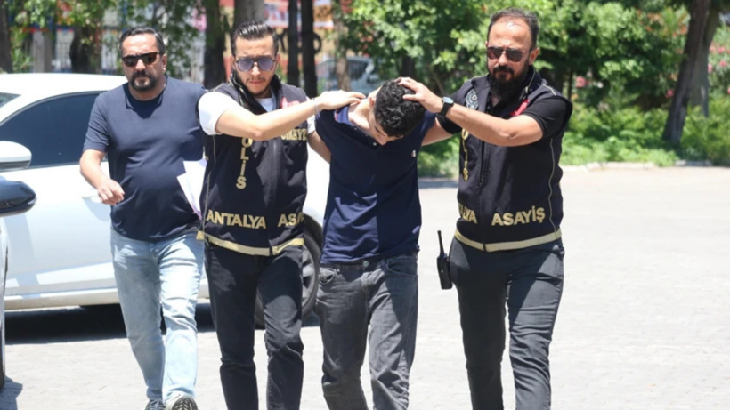 'İçlerine şeytan girdi' diyerek, iki ablasını boğmaya kalktı - Resim : 2