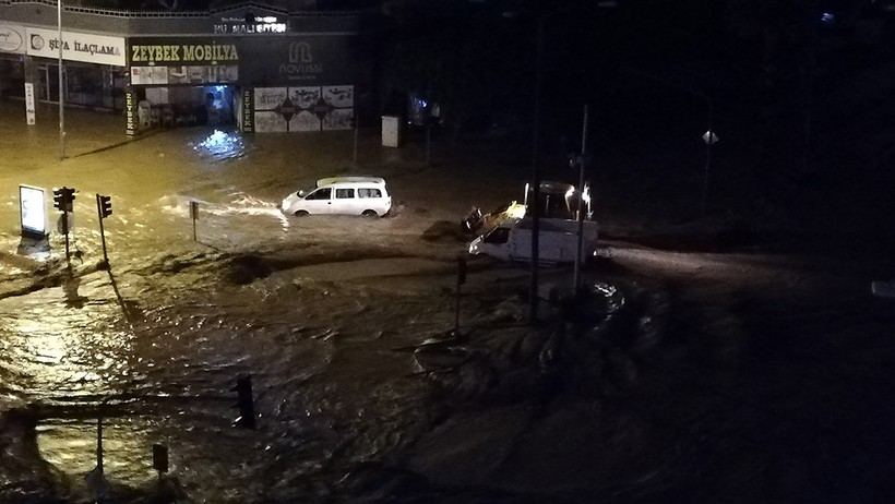 Antalya'daki sel felaketinin ardından İçişleri Bakanı Süleyman Soylu bölgeye intikal etti - Resim : 6