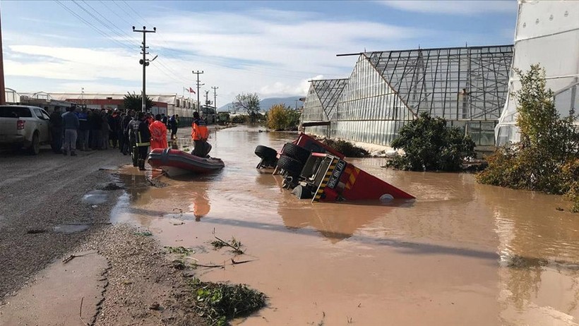 Antalya'daki sel felaketinin ardından İçişleri Bakanı Süleyman Soylu bölgeye intikal etti - Resim : 4