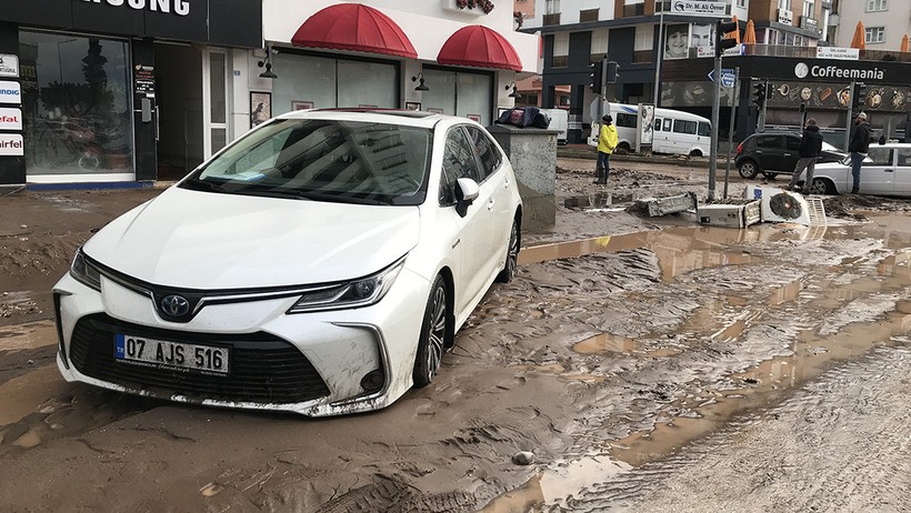 Antalya'daki sel felaketinin ardından İçişleri Bakanı Süleyman Soylu bölgeye intikal etti - Resim : 2