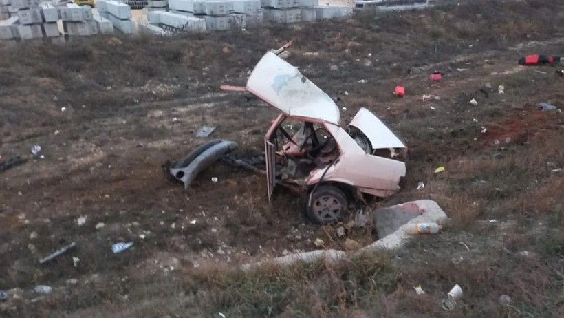 Eskişehir’de kaza yapan otomobil ikiye bölündü - Resim : 1