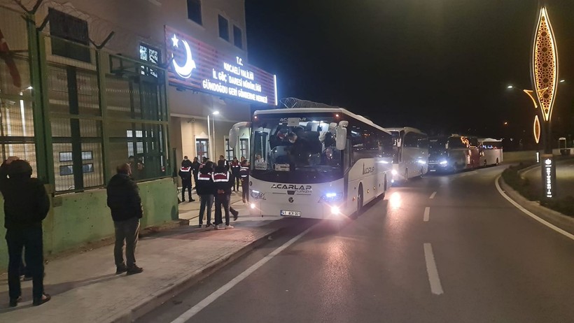 227 Afgan göçmen, ülkelerine gönderildi - Resim: 7