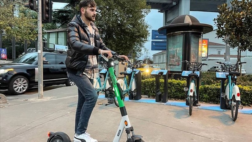 Kaldırımları işgal eden scooter çılgınlığına karşı ilk adım atılıyor! Kadıköy'de kaldırımdaki scooterlar toplanacak - Resim: 2