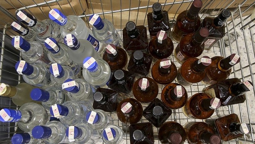 Alkollü içki satışına yönelik düzenlemeler Resmi Gazete'de yayımlanarak yürürlüğe girdi! Çok küçük ve büyük ambalajlı alkol satışına yasak... - Resim : 1