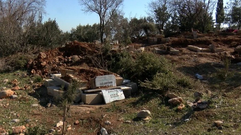 Gaziantep Nurdağı'na bağlı Gökçedere depremde ortadan ikiye bölündü! Köy sakini olanları "Kıyamet kopuyor sandık" sözleriyle anlattı - Resim: 7