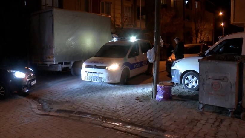 İstanbul Esenyurt'ta, direğe asılı poşette yeni doğmuş bebek cesedi bulundu - Resim : 4