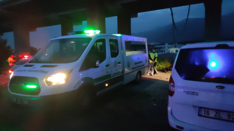 Bursa'da kumaş yüklü tır 60 metre yükseklikten dere yatağına düştü! Sürücü hayatını kaybetti - Resim : 6