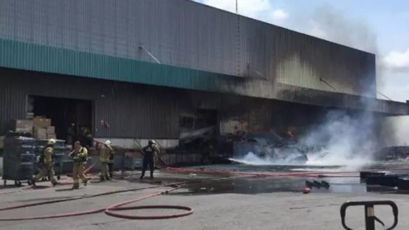 Son dakika: Kocaeli'nde marketin deposunda yangın - Resim : 1