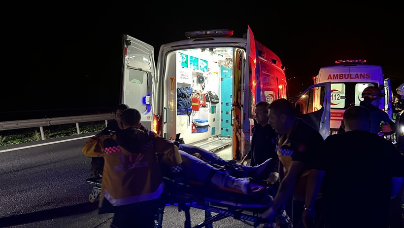 Düzce'deki Anadolu Otoyolu'nda feci kaza: 1 ölü, 7 yaralı - Resim : 6