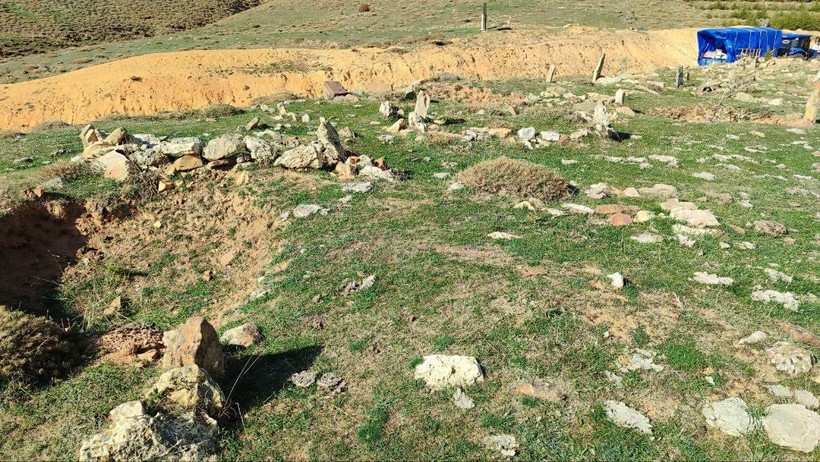 Adana'da konargöçer yaşayan ailelerin kabristanları yürekleri burktu - Resim: 4